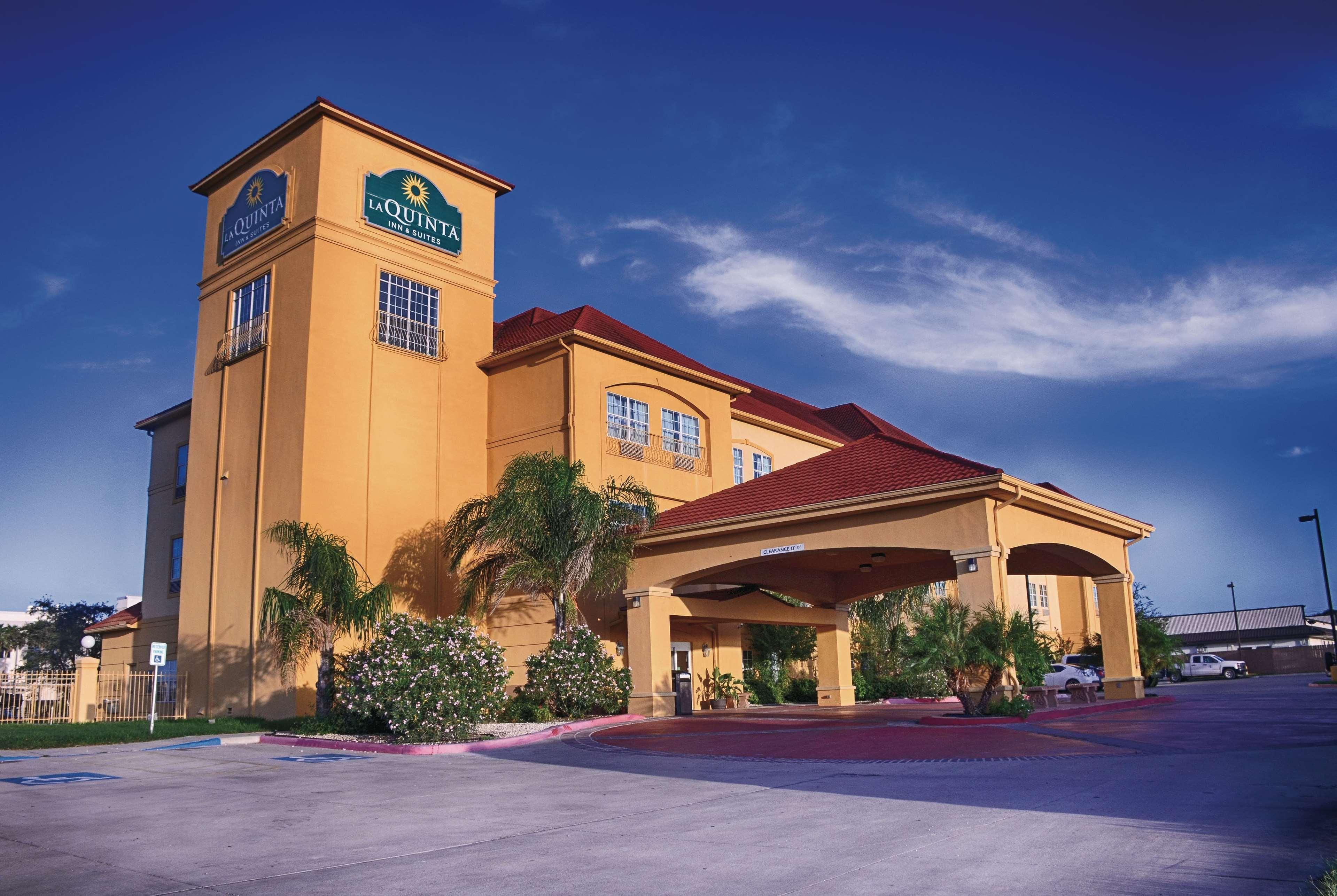 La Quinta By Wyndham Alice Hotel Exterior photo